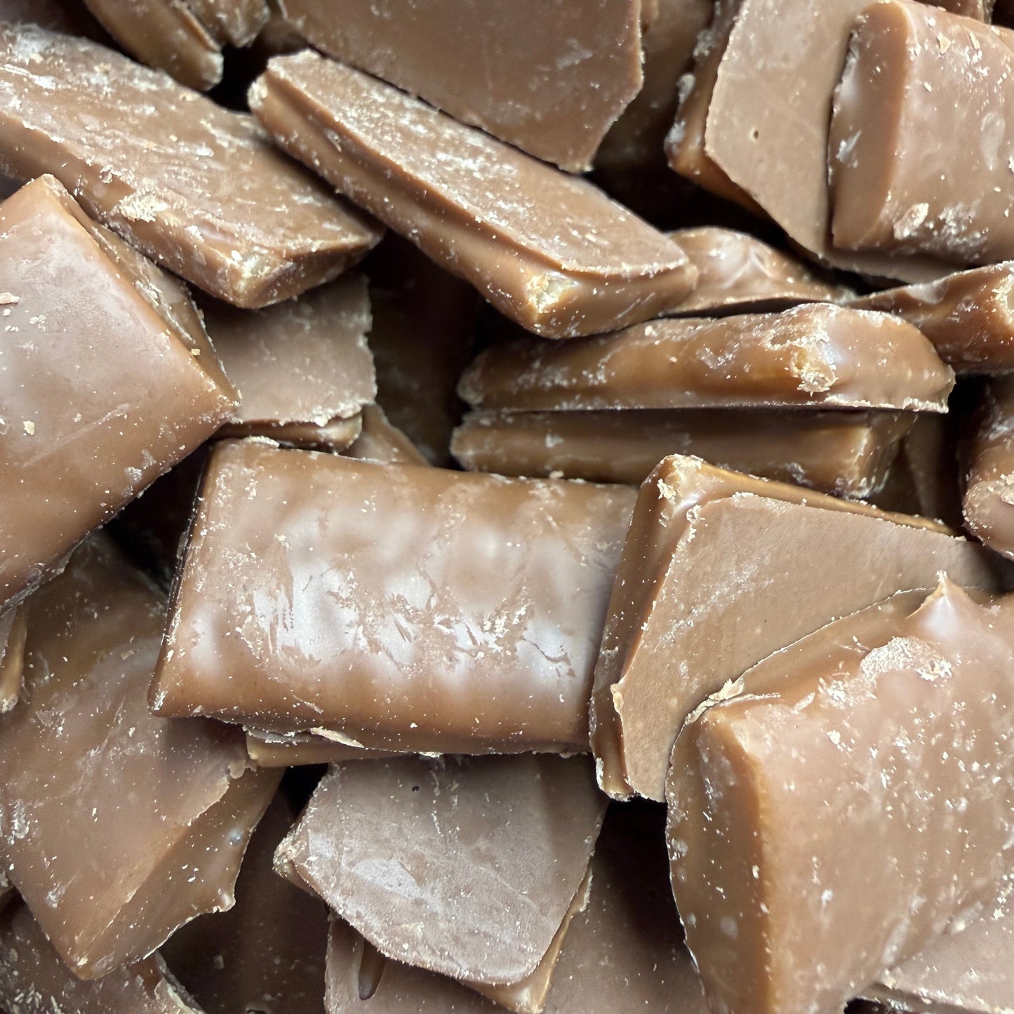 Hard Milk Chocolate Crunchy Caramel Bites